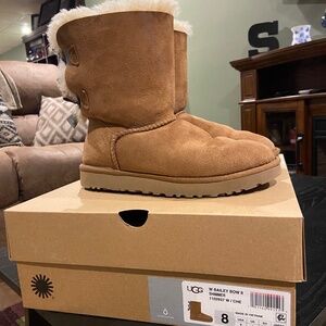 UGG Australia Womens Bailey Bow II Shimmer Boots, Chestnut, Size 8